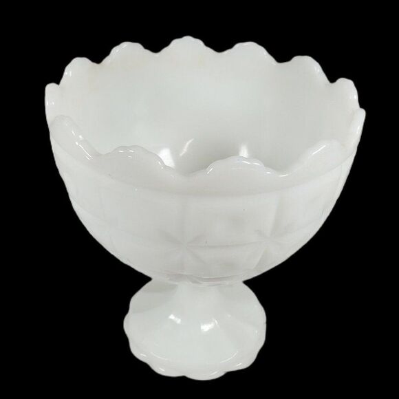 Vintage Napco #1185 White Milk Glass Pedestal Footed Quilted Dots Stars Vase USA - Picture 2 of 7